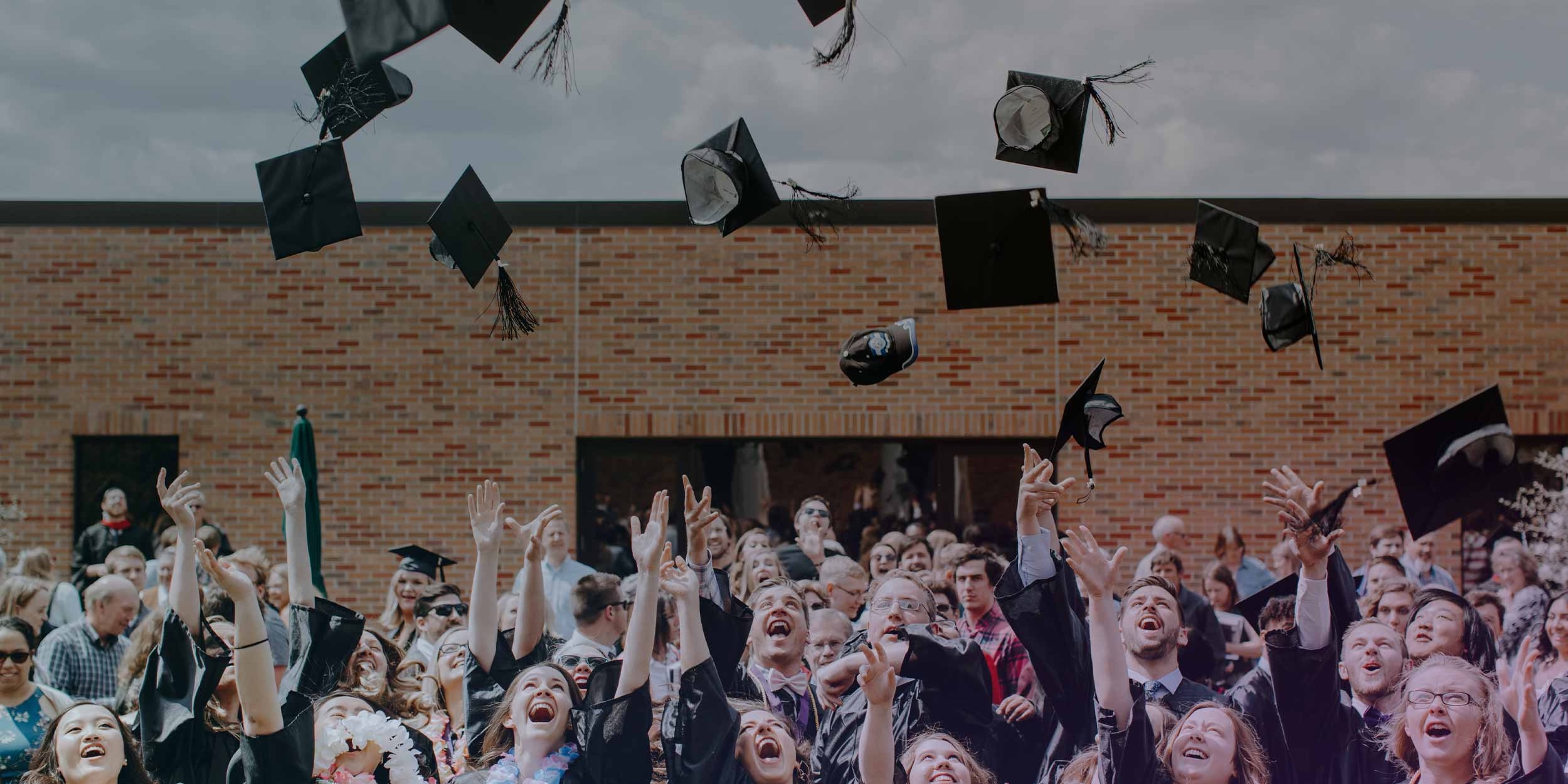 graduation_throwing_caps