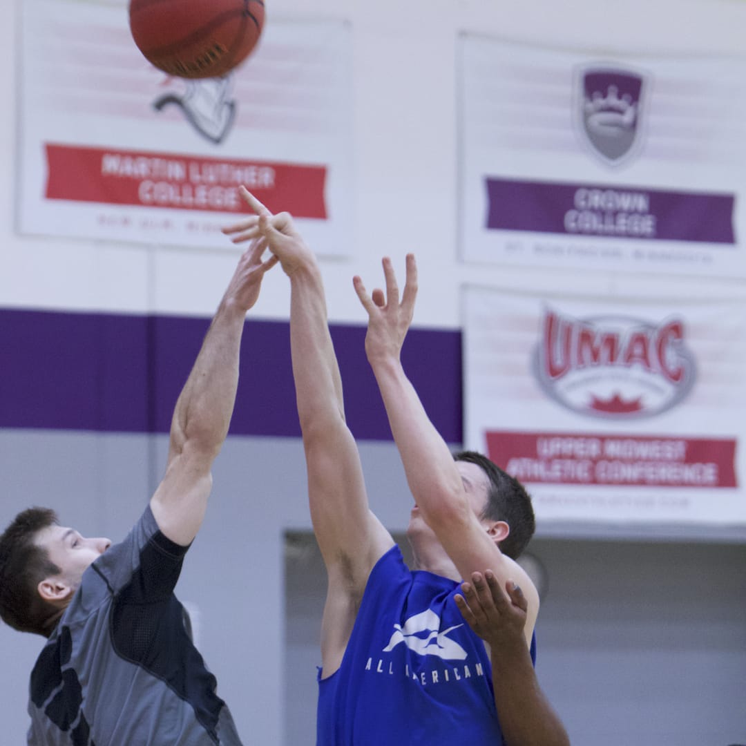 Intramurals_jump_ball