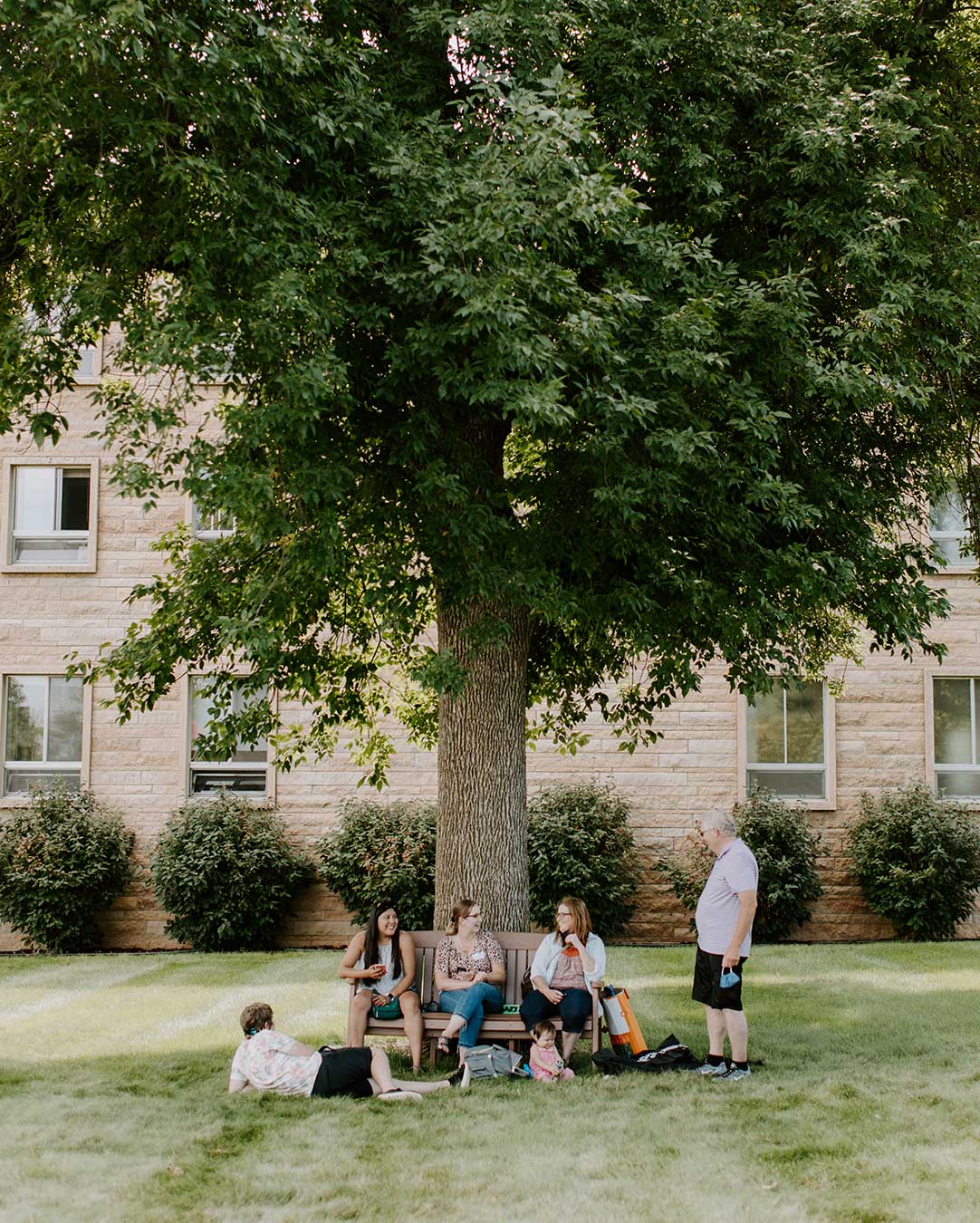 family_under_tree